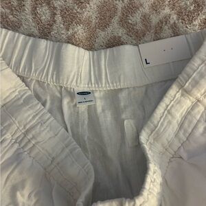 Old Navy white linen shorts size. Large
